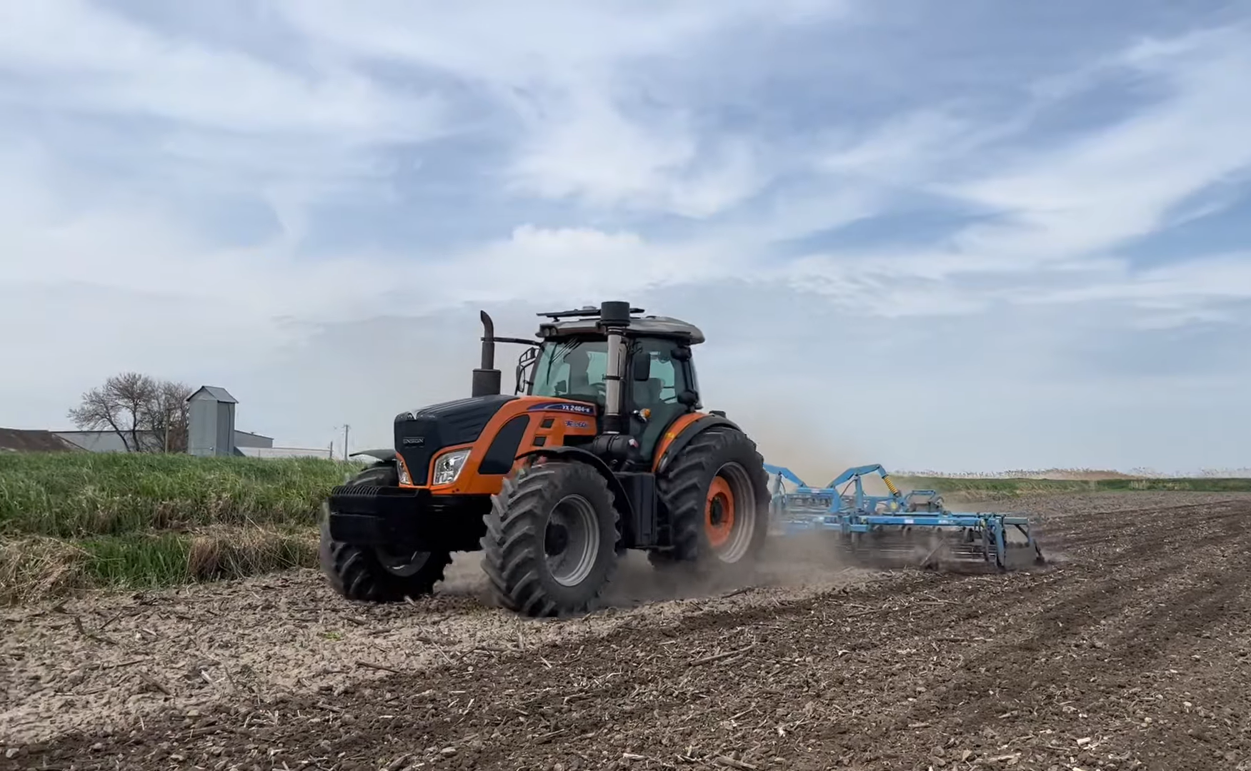 Демо-показ трактора ENSIGN YX2404N